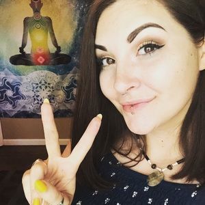 Meet your Posher, Eva